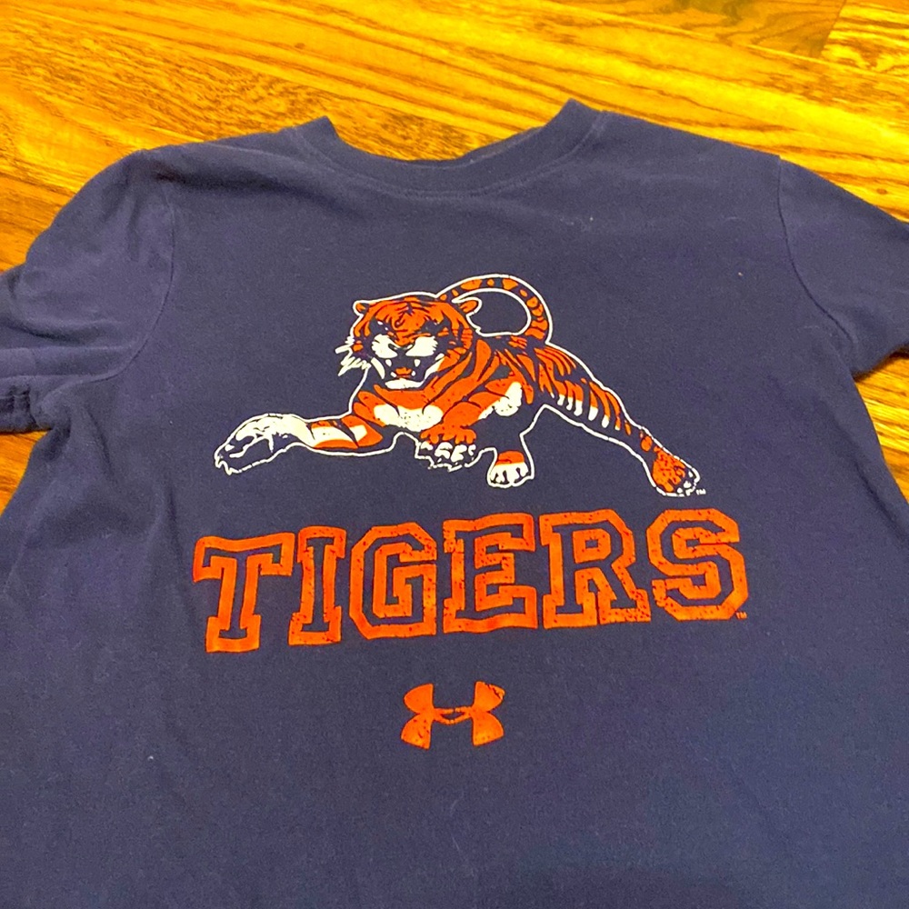 Boys Auburn Under Armour Tshirt youth small